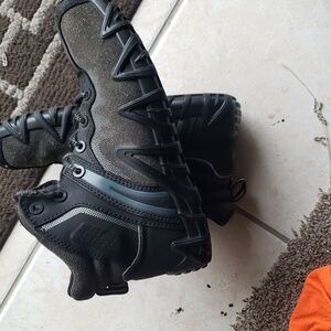 Terra steel  toe  boots size 9 USA, 43 EUR,Color  black  with  gray  straps.